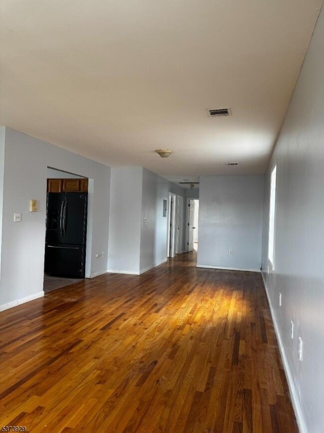 Building Photo - 589 Meadow St