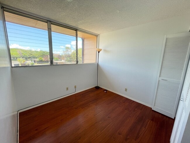 Building Photo - Well Maintained 3 Bed, 2.5 Bath Townhome i...