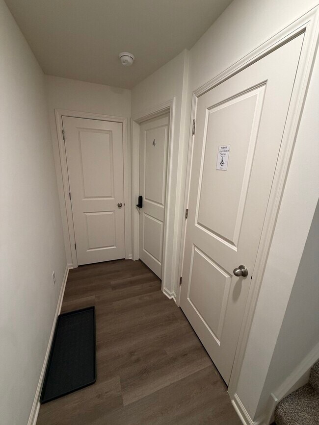 Building Photo - 1555 Sequoia Wy