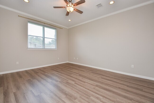 Building Photo - 11102 Waxwing St