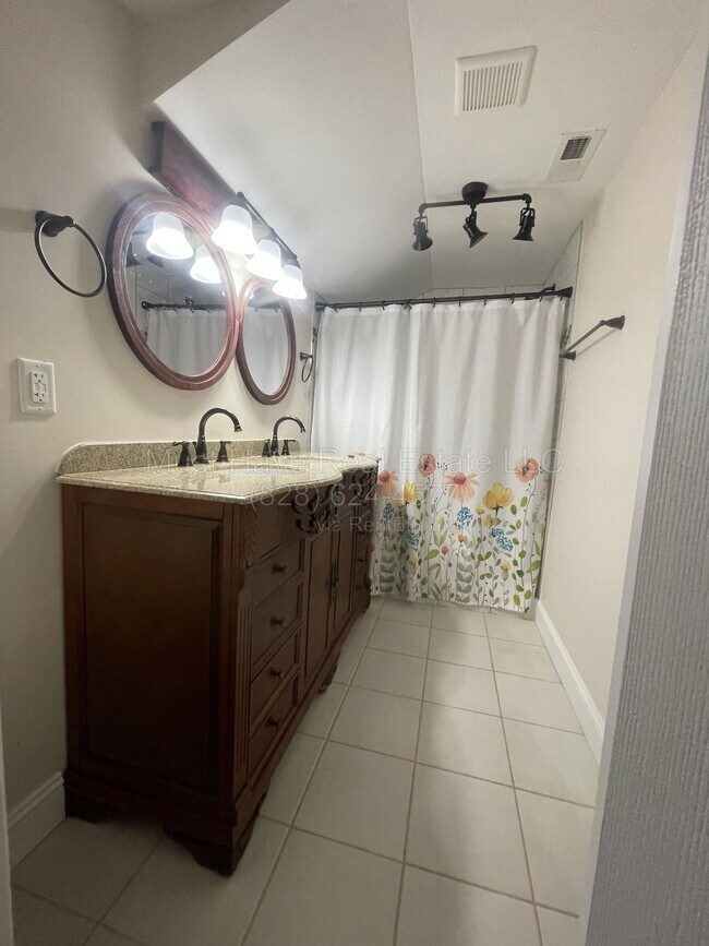 Building Photo - 101 Honeycutt Dr