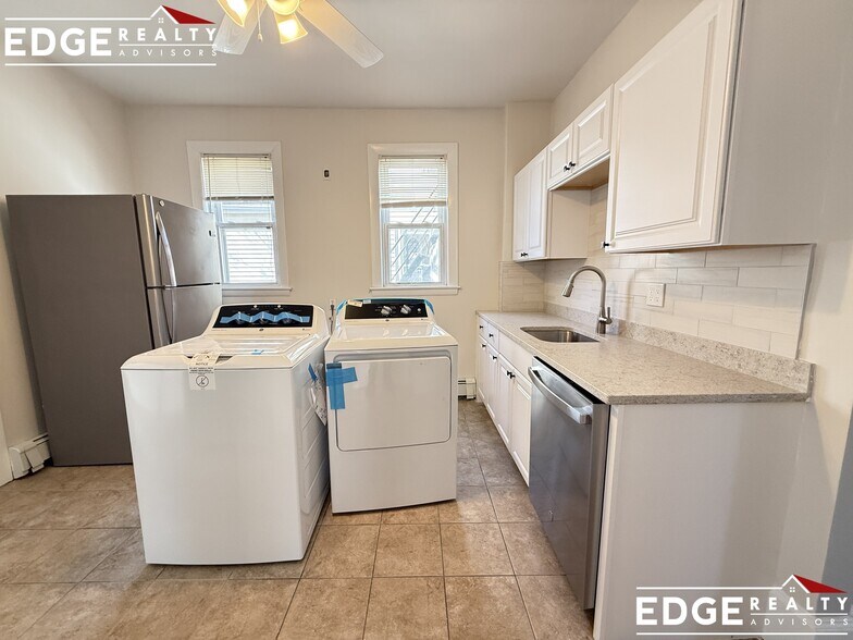 Building Photo - 49 Gardena St