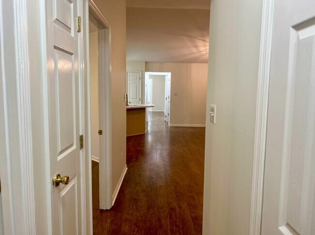 Building Photo - 134 Covington Pl