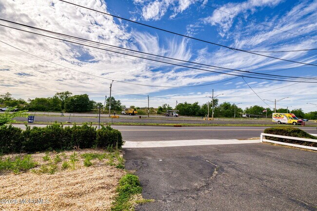 Building Photo - 450 Beachway Ave