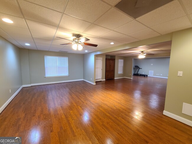 Building Photo - 225 Vinestone Ct