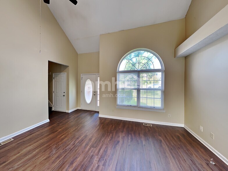 Building Photo - 620 Creekfront Dr