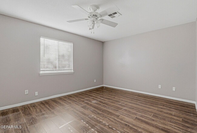 Building Photo - 305 De Palma Pl