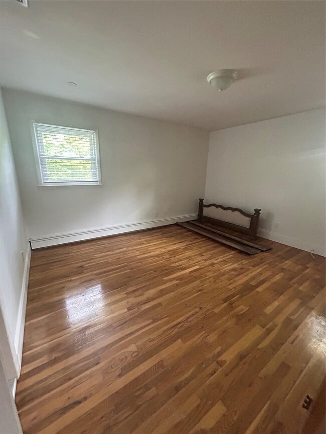 Building Photo - 161 Copiague Pl