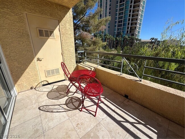 Building Photo - 270 E Flamingo Rd