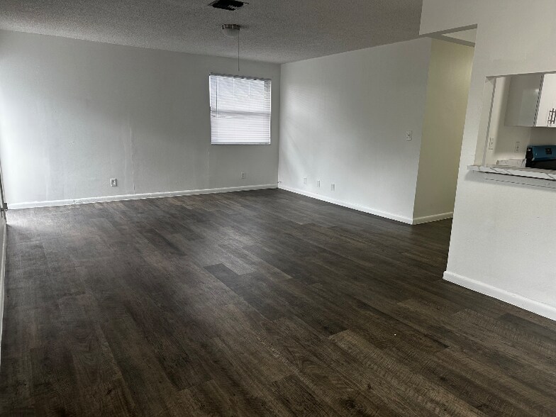 Building Photo - 10871 NW 45th St