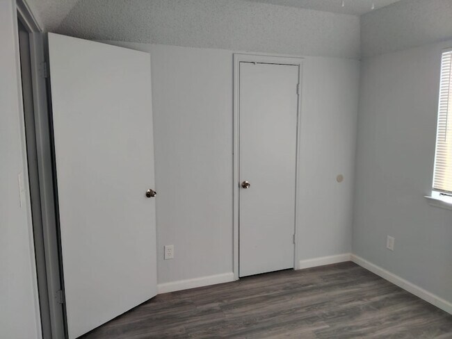 Building Photo - 8127 Stonehurst St