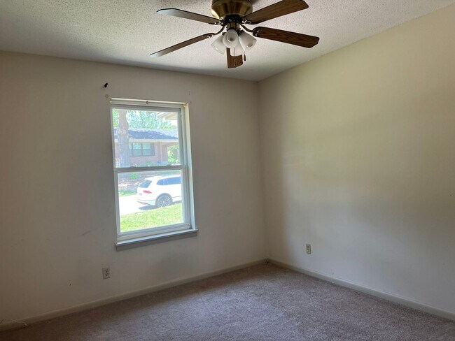 Building Photo - 4612 N Cypress St