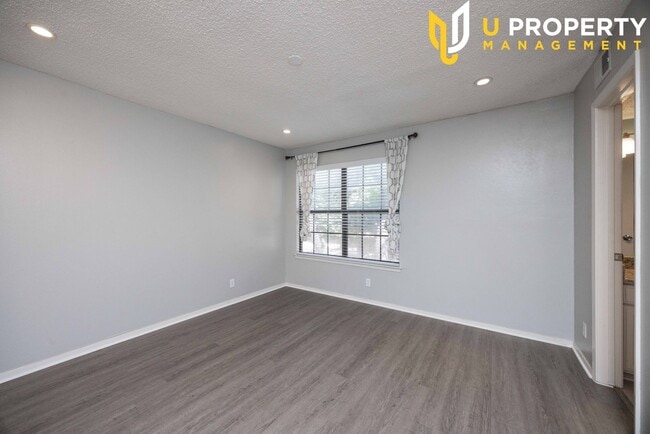 Building Photo - Updated Condo with New Vinyl Flooring & Ne...