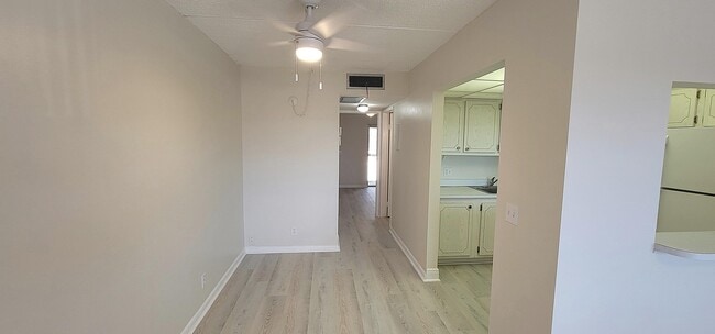 Building Photo - 300 Village Green Cir S