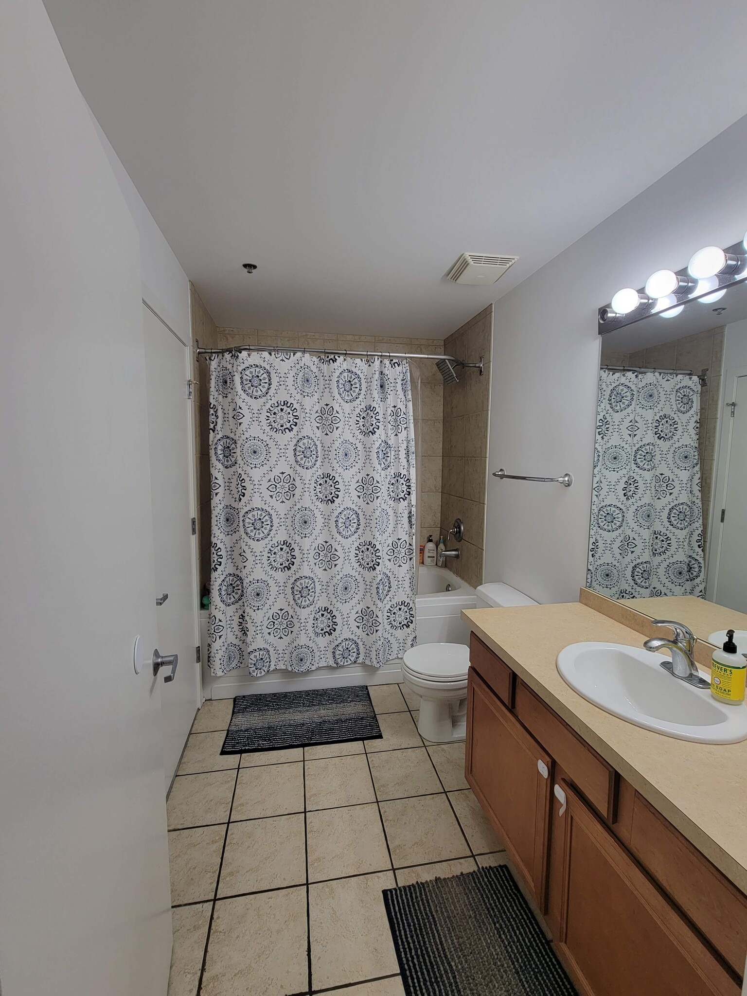 Building Photo - 1524 S Sangamon St