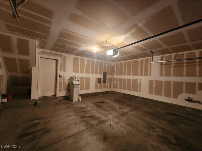 Building Photo - 9050 W Tropicana Ave