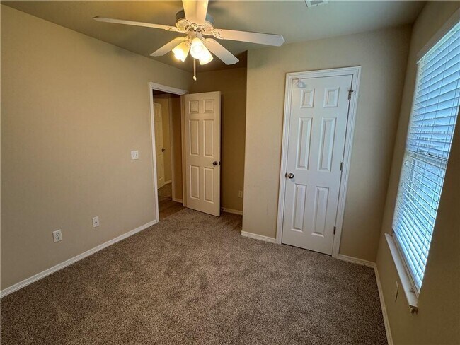 Building Photo - 298 James Dr