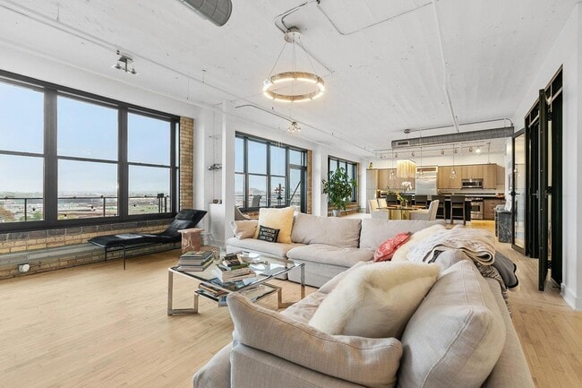 Building Photo - 290 Market St