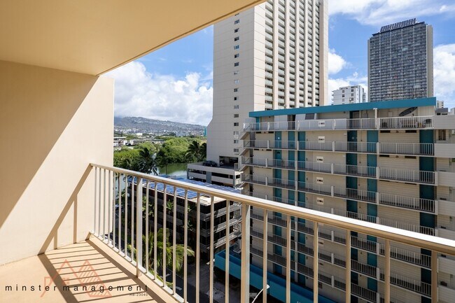 Building Photo - 440 Lewers St