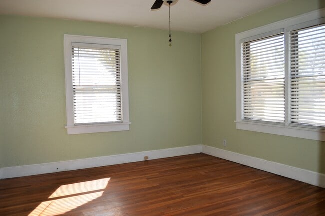 Building Photo - 3904 Fountain Ter