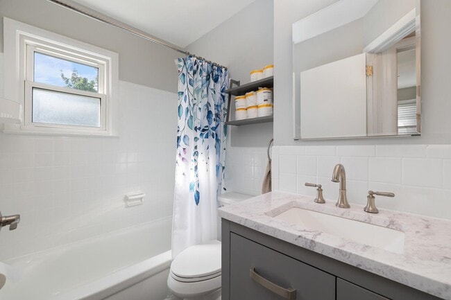 Building Photo - 47 Blondel Dr