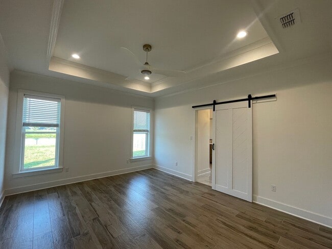 Building Photo - Tiburon newly built 2023 beauty!