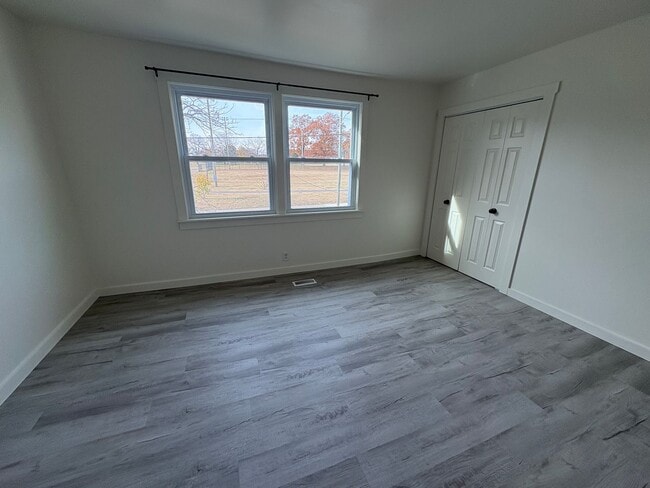 Building Photo - 2 Bedroom Across From McFerrin Park