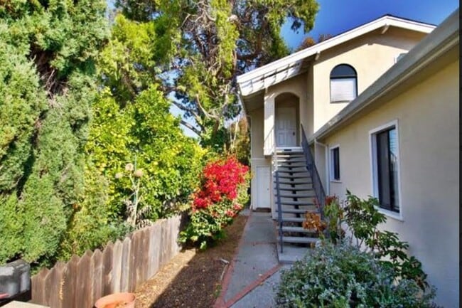 Building Photo - G4 | 1032-1034 Paloma Avenue