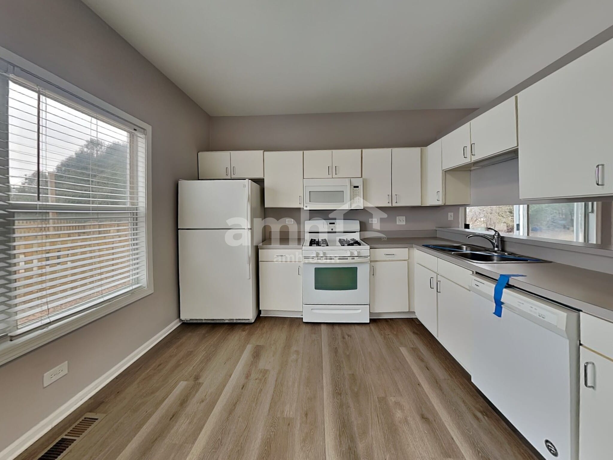 Building Photo - 2417 Deerfield Dr