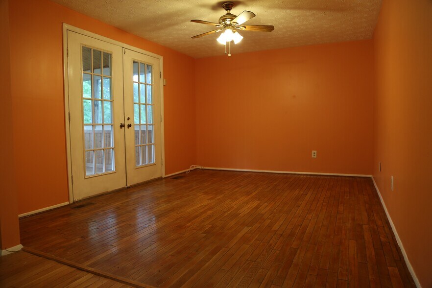Building Photo - 12945 Pinecrest road