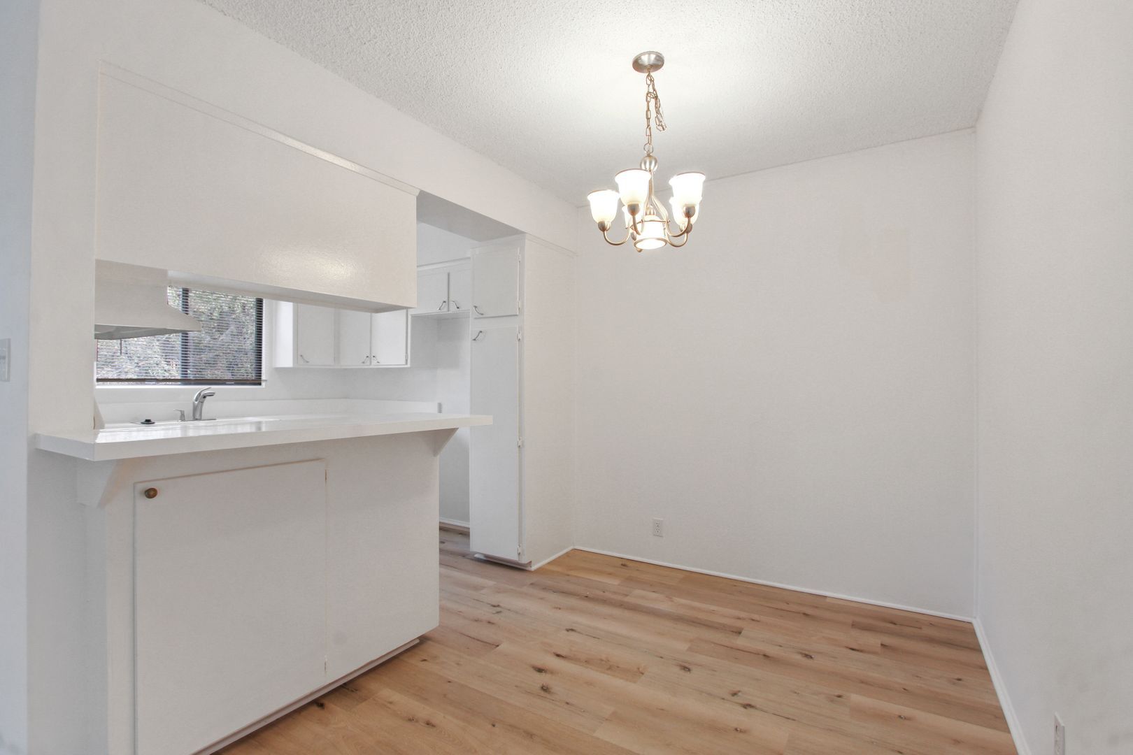 Building Photo - 744 S Windsor Blvd