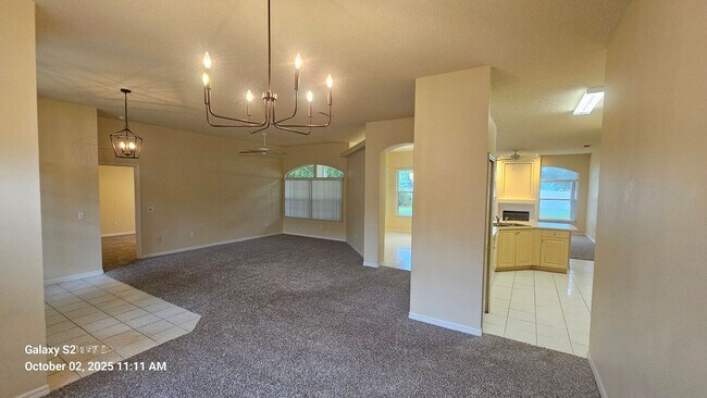 Building Photo - Spacious 4 Bedroom Home in Breakaway Trail...