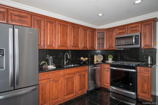 Building Photo - 51 Pinnacle Dr