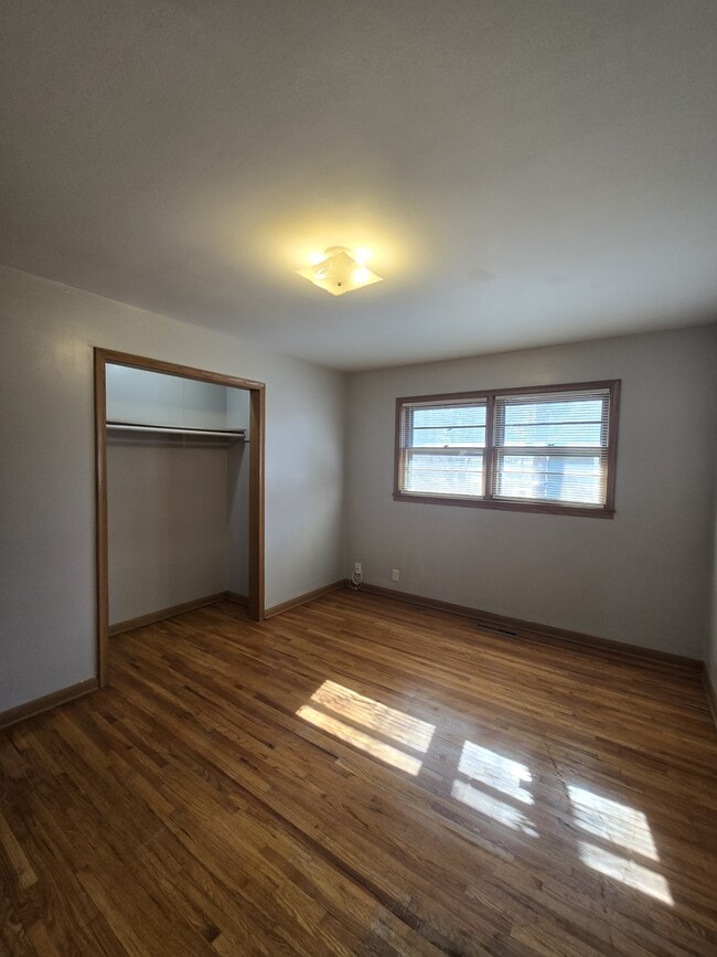 Building Photo - 3003 E Funston St