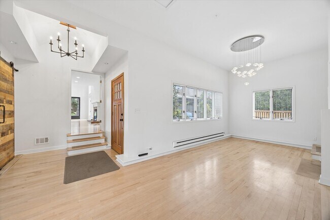 Building Photo - 502 47th St