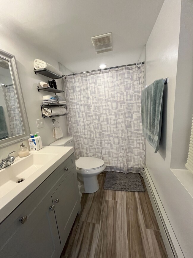 Building Photo - 376 Riverway