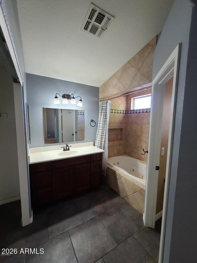 Building Photo - 2324 E Browning Pl