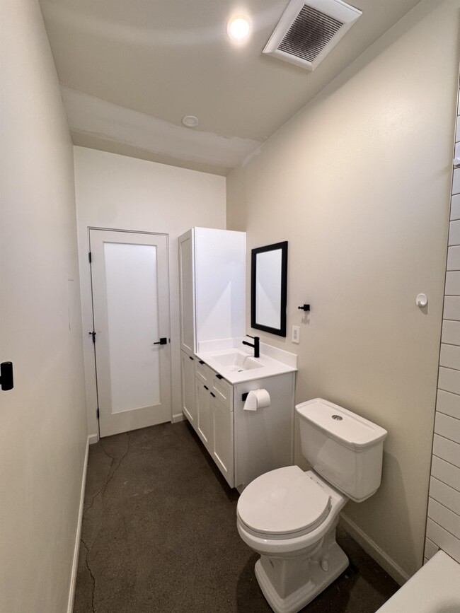 Building Photo - 3342 N 17th Ave