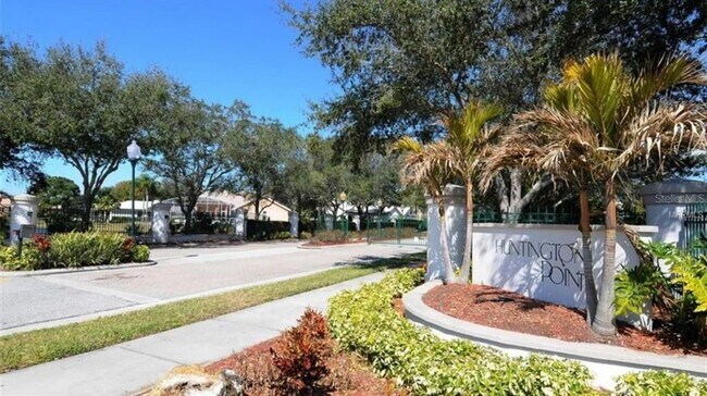 Building Photo - 8870 Huntington Pointe Dr
