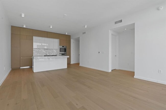 Building Photo - 313 W 17th St