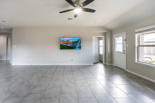 Building Photo - 3206 Sumac Dr