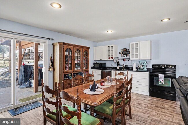 Building Photo - 7409 Lake Dr