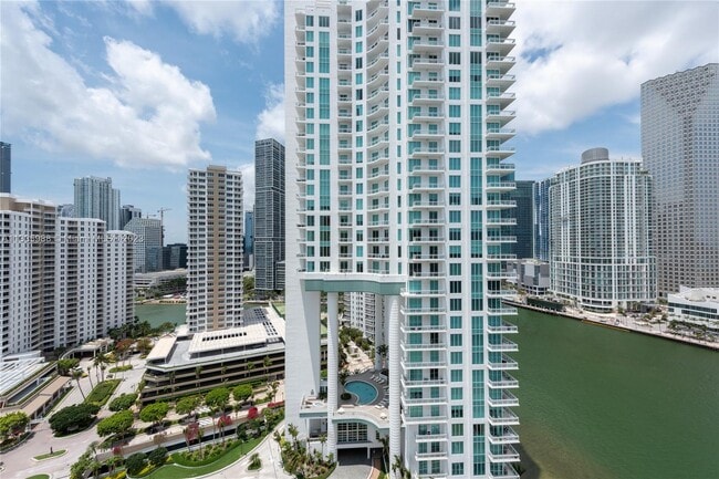 Building Photo - 888 Brickell Key Dr
