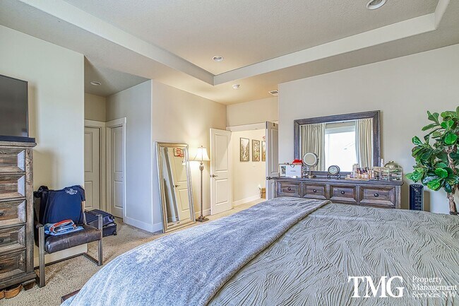 Building Photo - Spacious 4 BD Home with Private Backyard &...