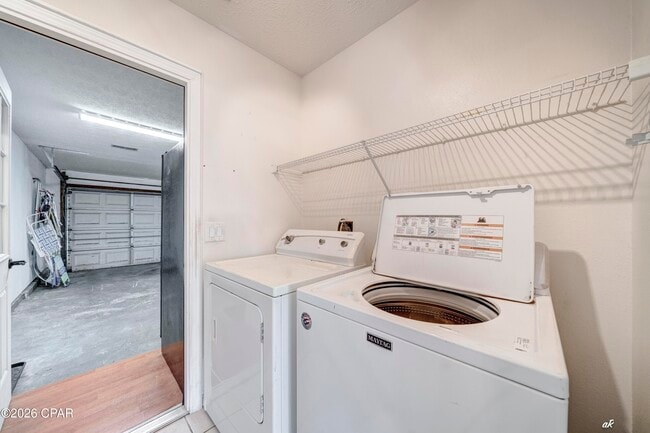 Building Photo - 307 Fan Palm Pl