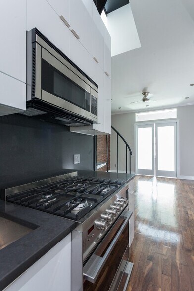 Building Photo - 7 E 75th St