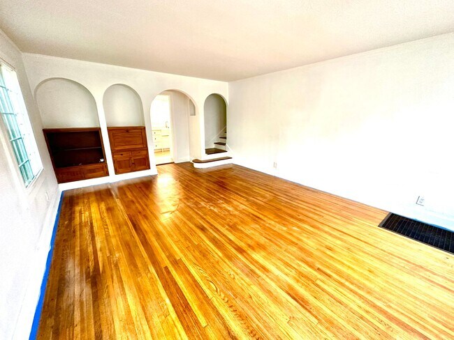 Building Photo - Stunning Ocean & Bay View Two-Story Home on the Long Beach Peninsula