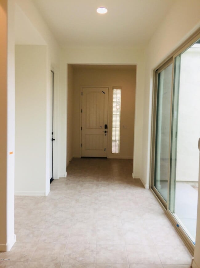 Building Photo - 9553 E Theia Dr