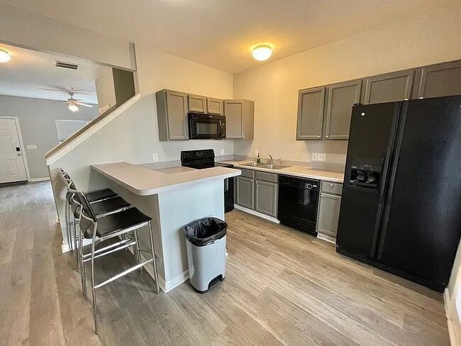 Building Photo - 128 University Village Dr