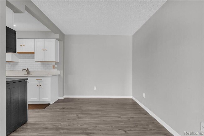 Building Photo - 411 S Old Woodward Ave